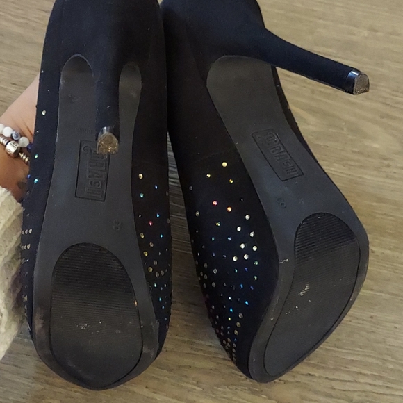 ***$10 HEELS*** Brash Black Pumps - Picture 3 of 4